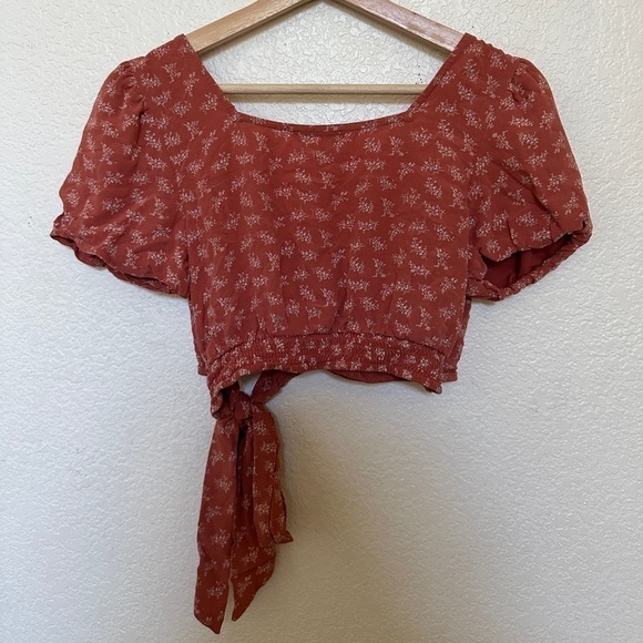 American Eagle cross over wrap tie floral crop top coral dusty red puff sleeve - Picture 7 of 8